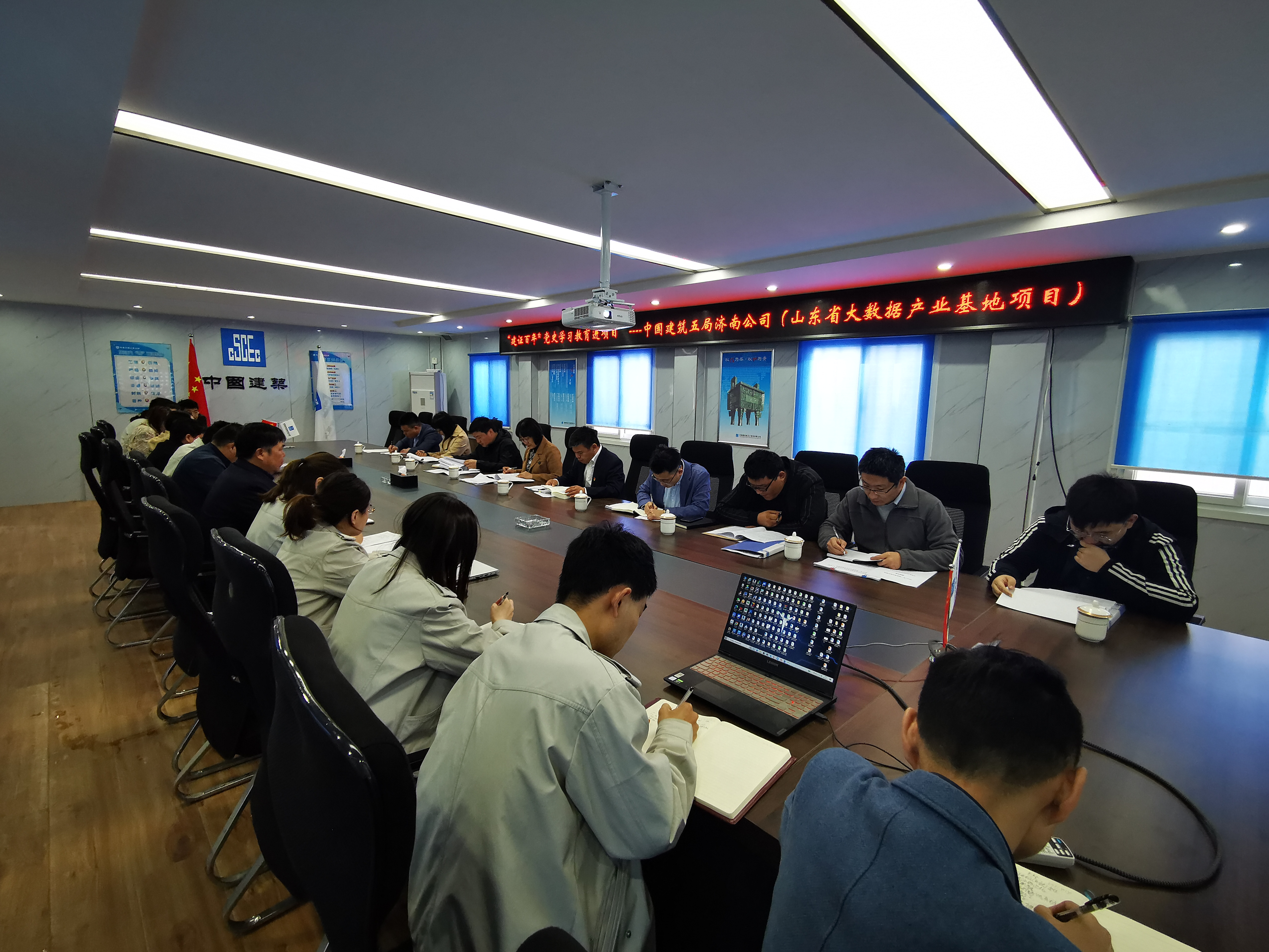 大数据.jpg 大数据.jpg