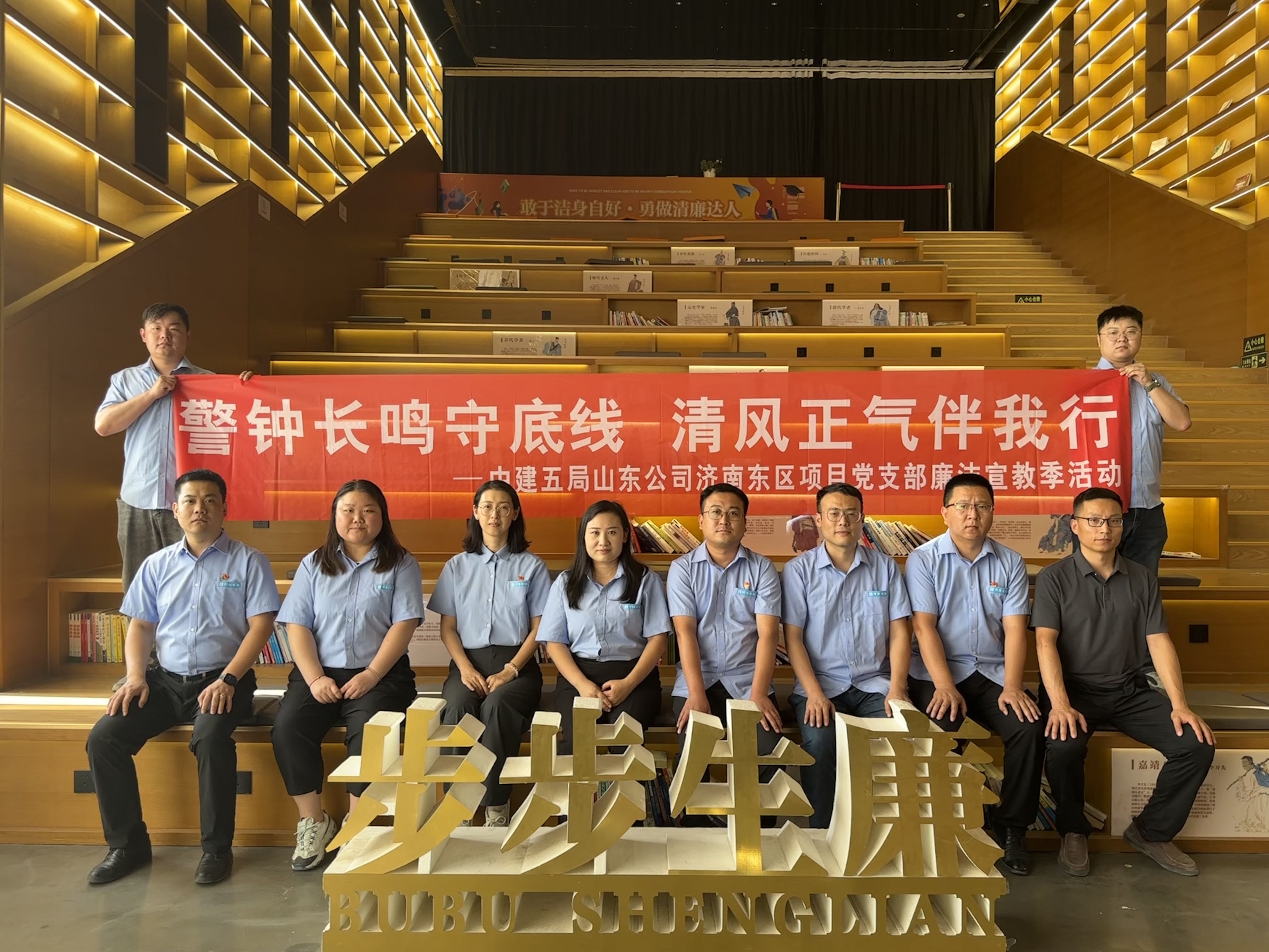 活动合影.jpg
