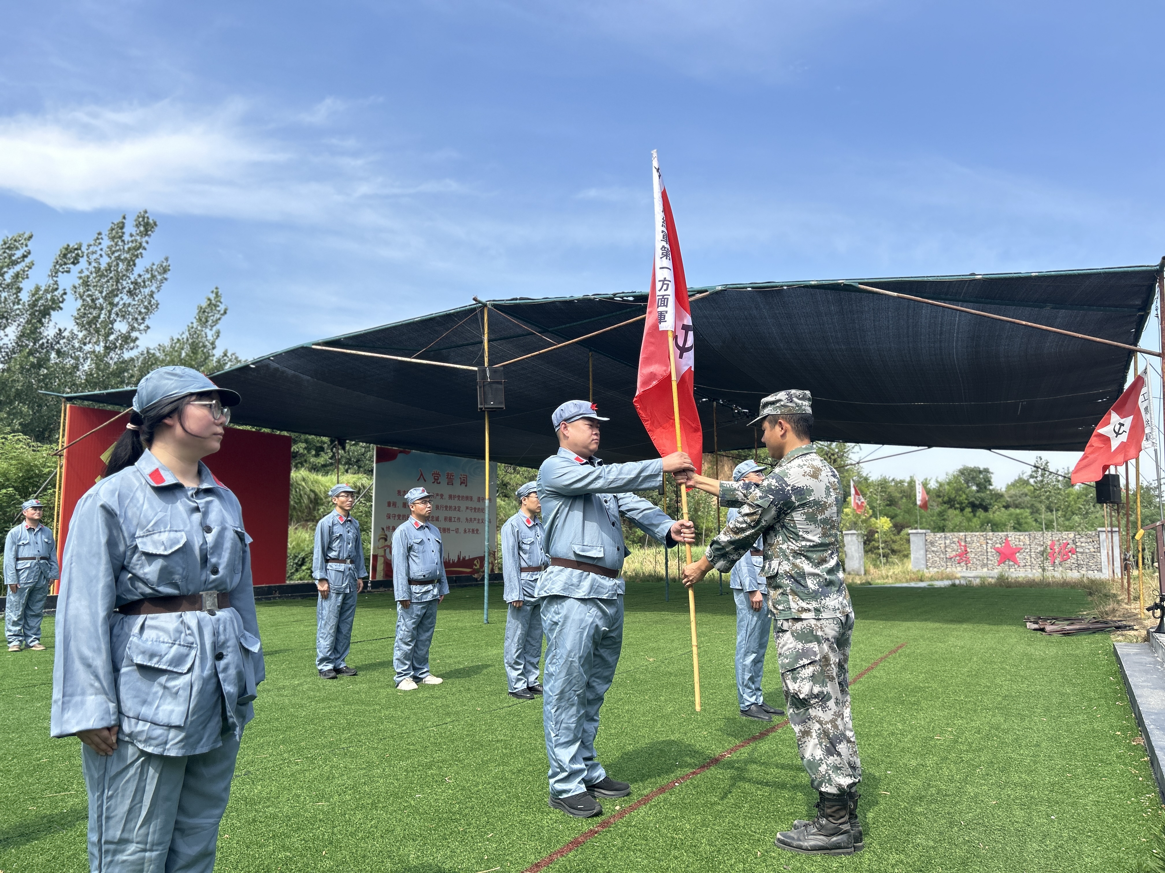 授旗仪式.jpg