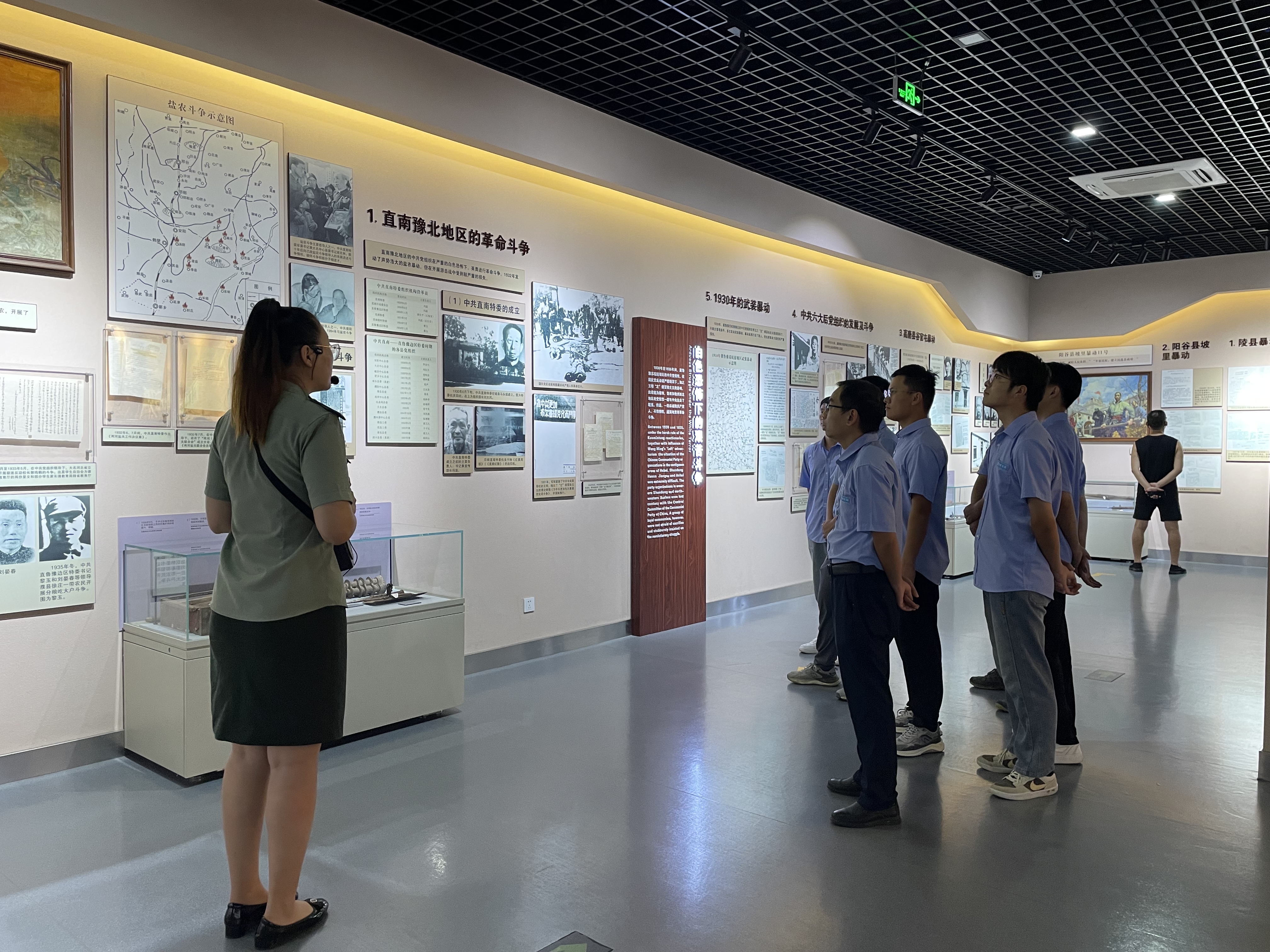 参观照片.jpg 参观照片.jpg