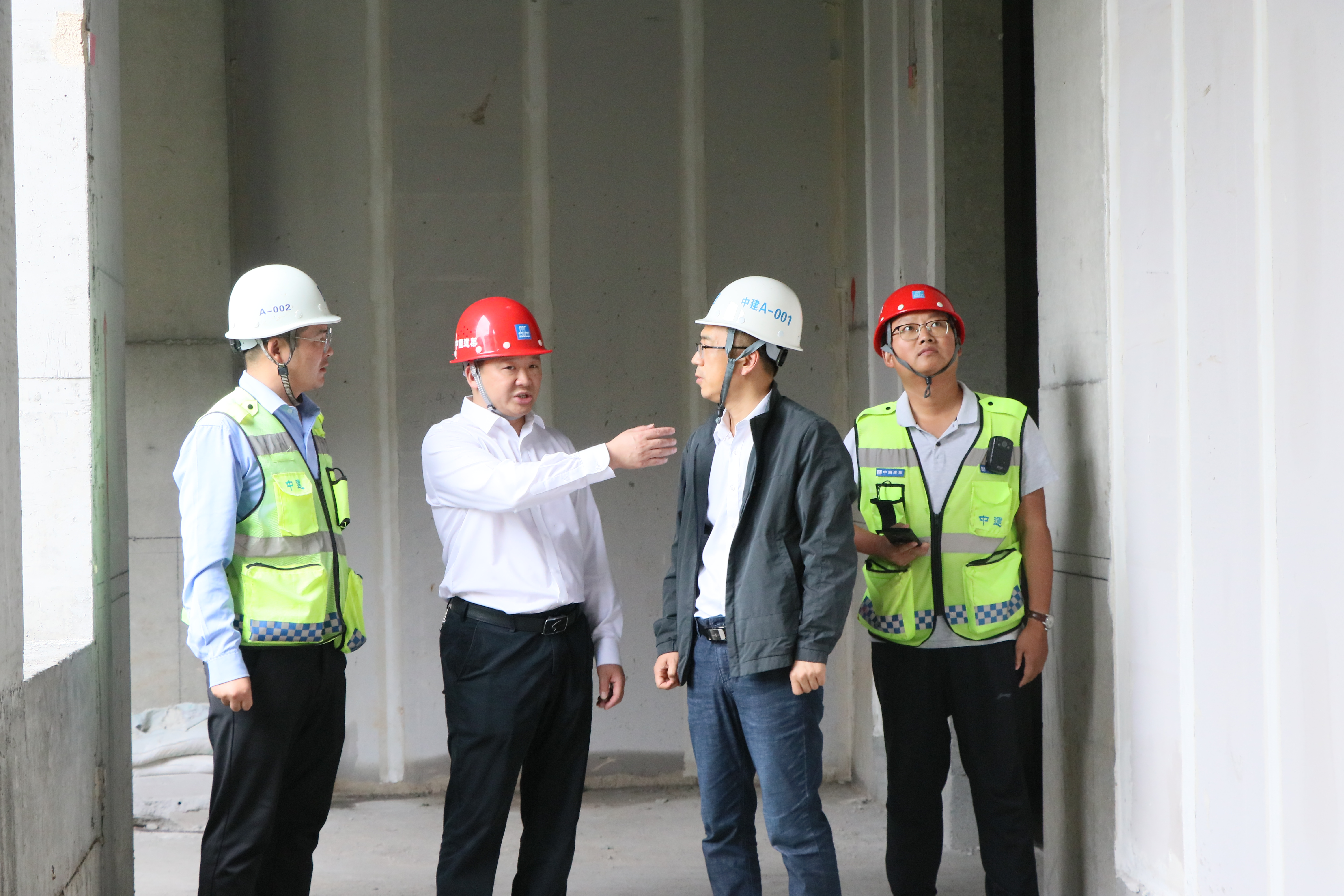 孙总强到睢宁高中安全带班检查 (1).JPG