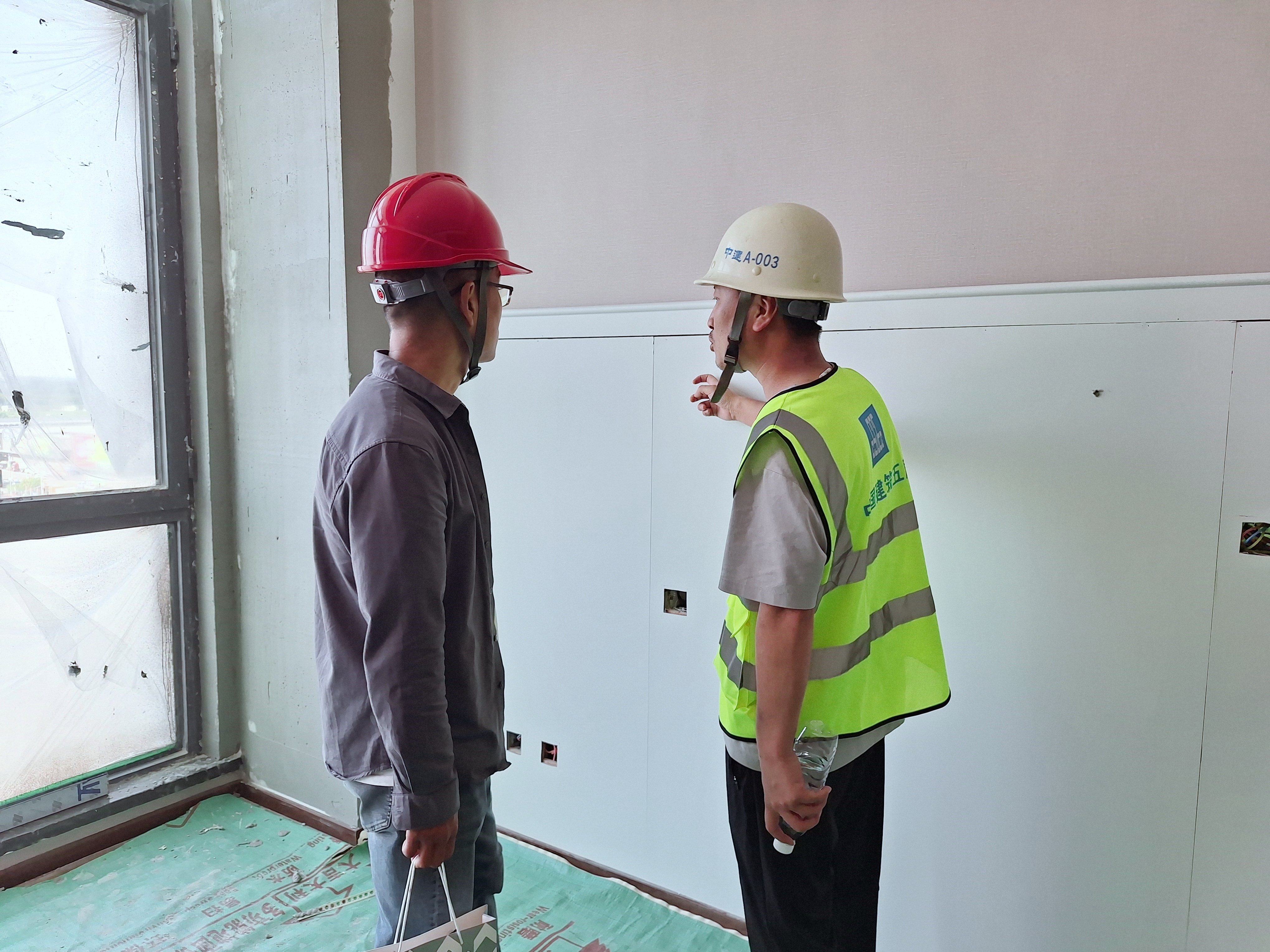 讲解交流.jpg 讲解交流.jpg