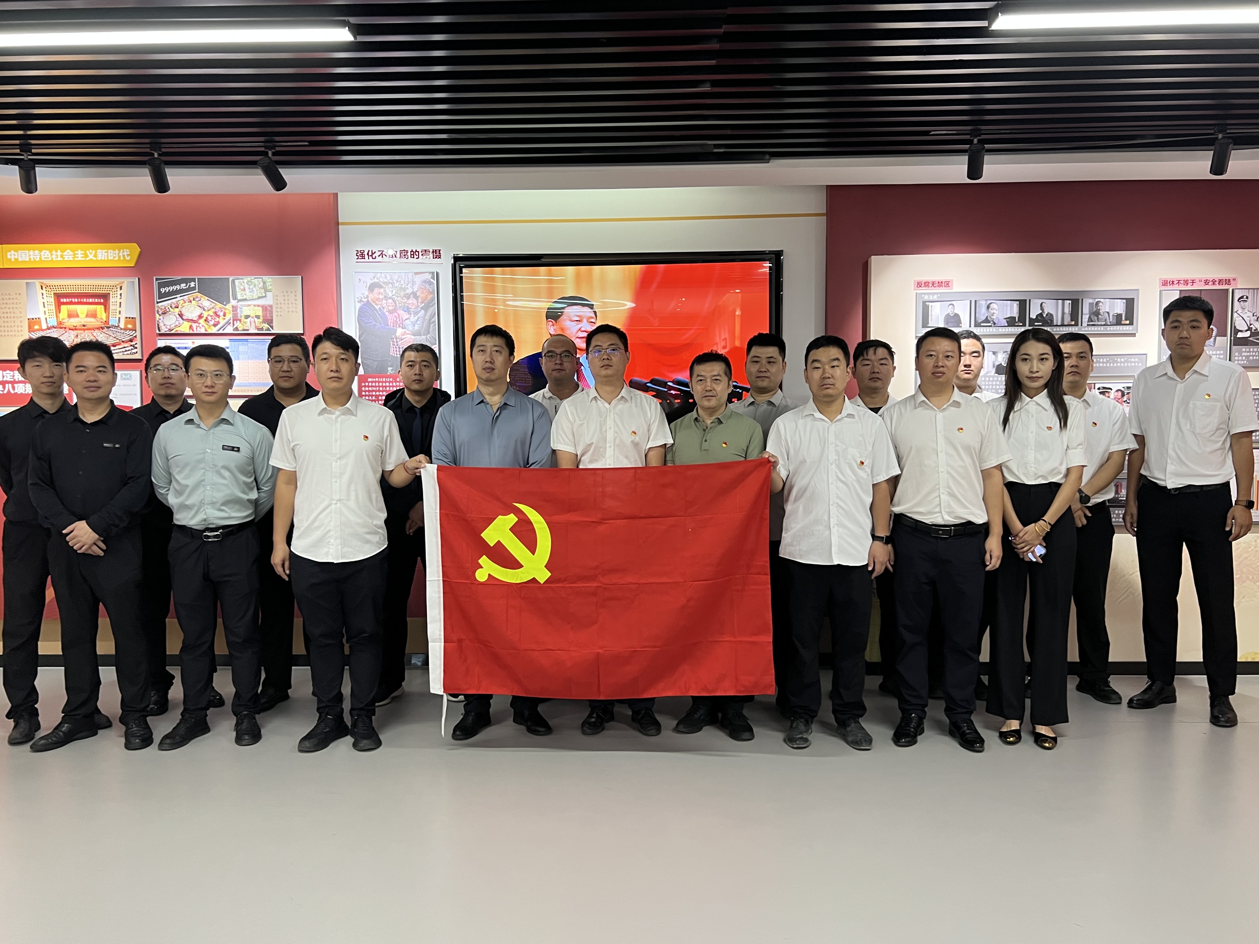 参观合照.jpg 参观合照.jpg