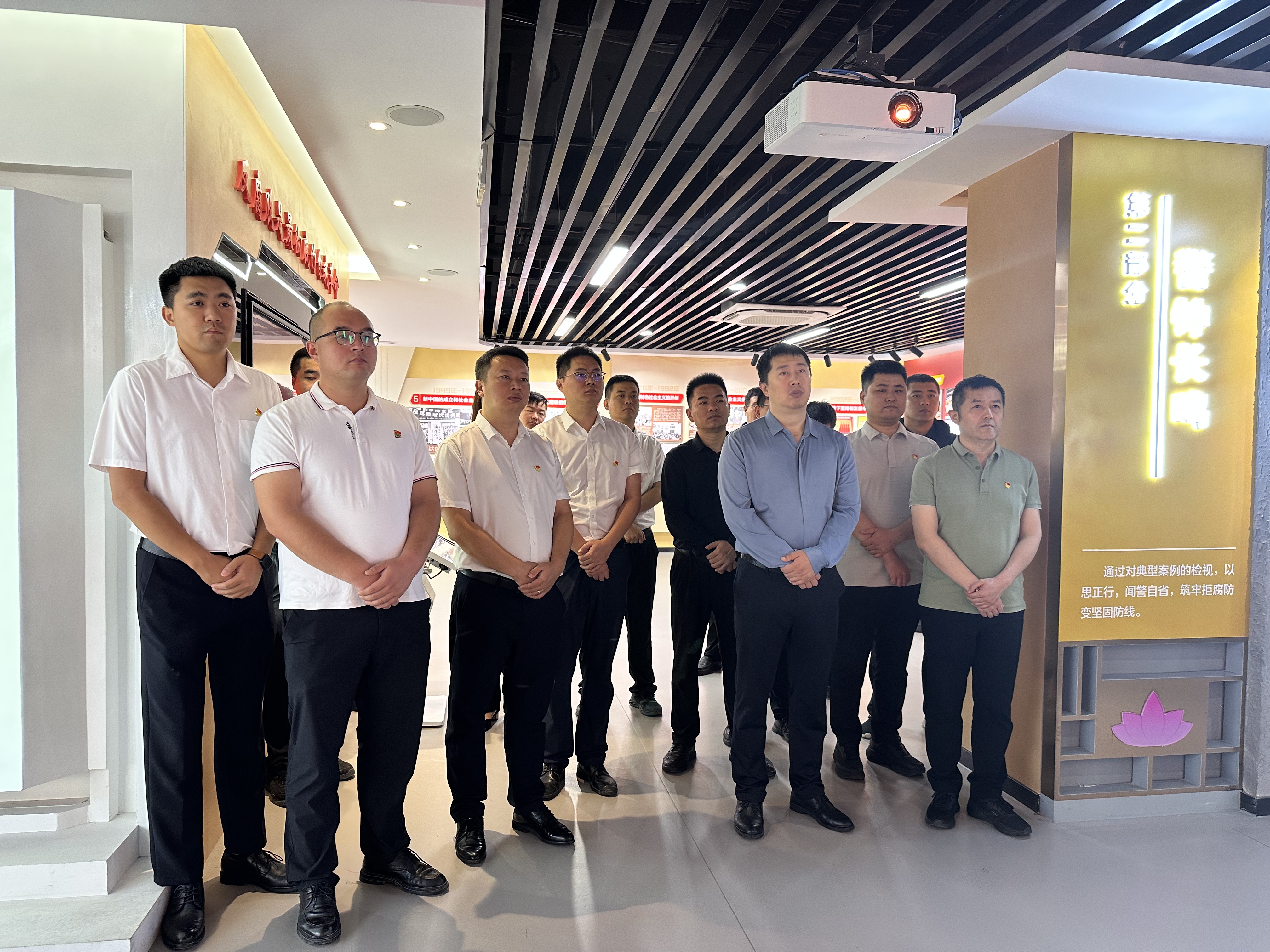 参观照片.jpg 参观照片.jpg