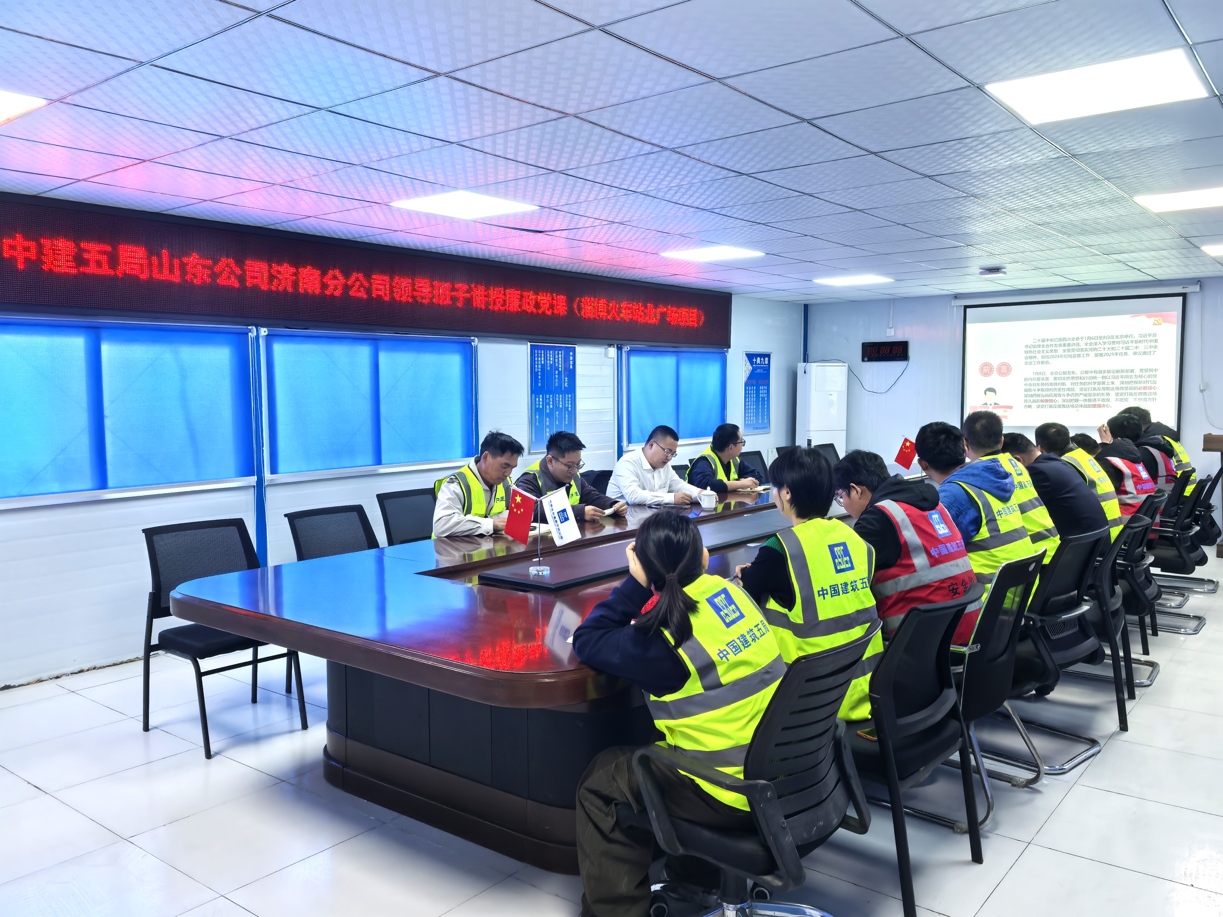 刘亮讲授廉政党课.jpg 刘亮讲授廉政党课.jpg