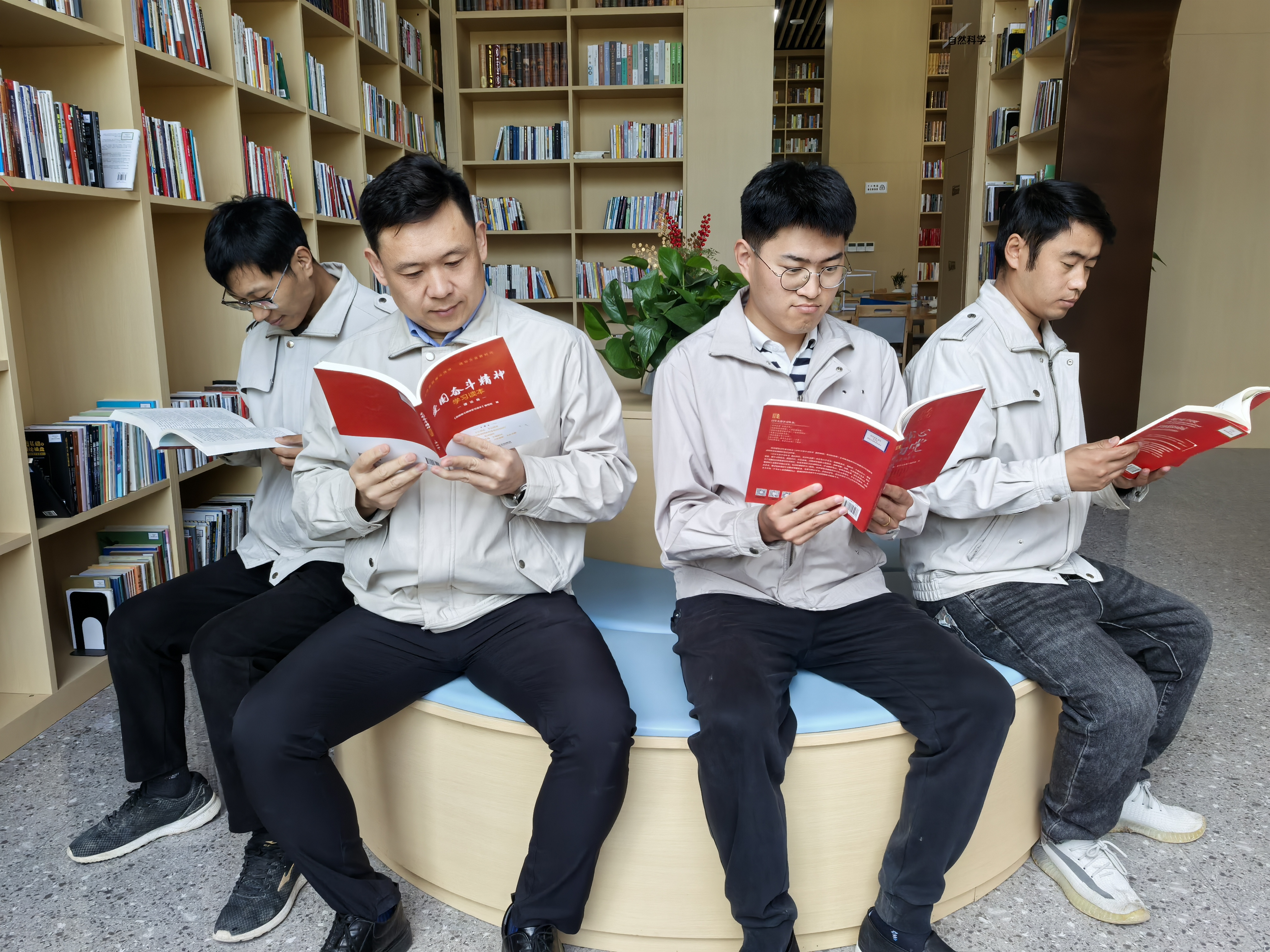 员工读书1.jpg