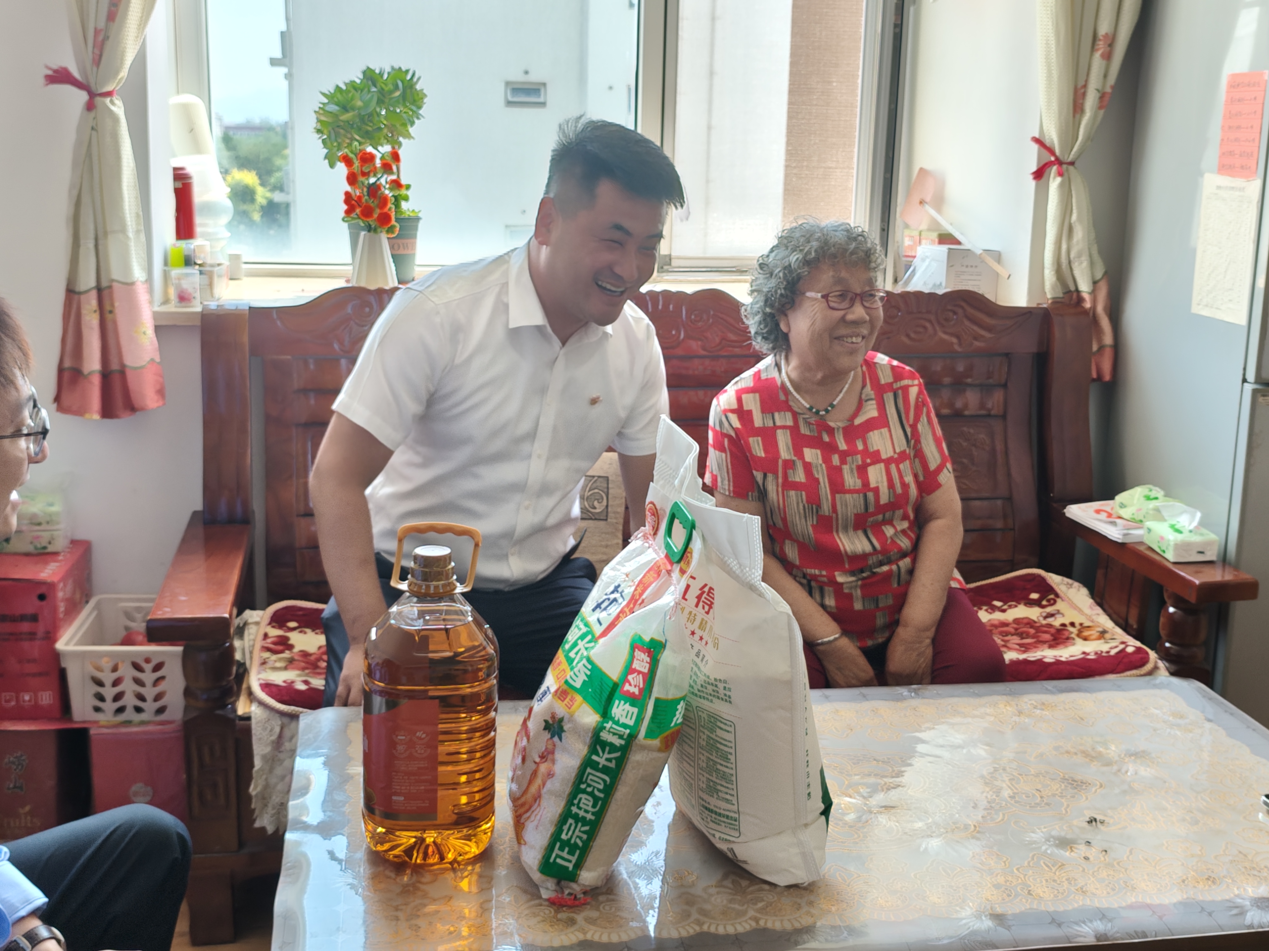 慰问照片.jpg