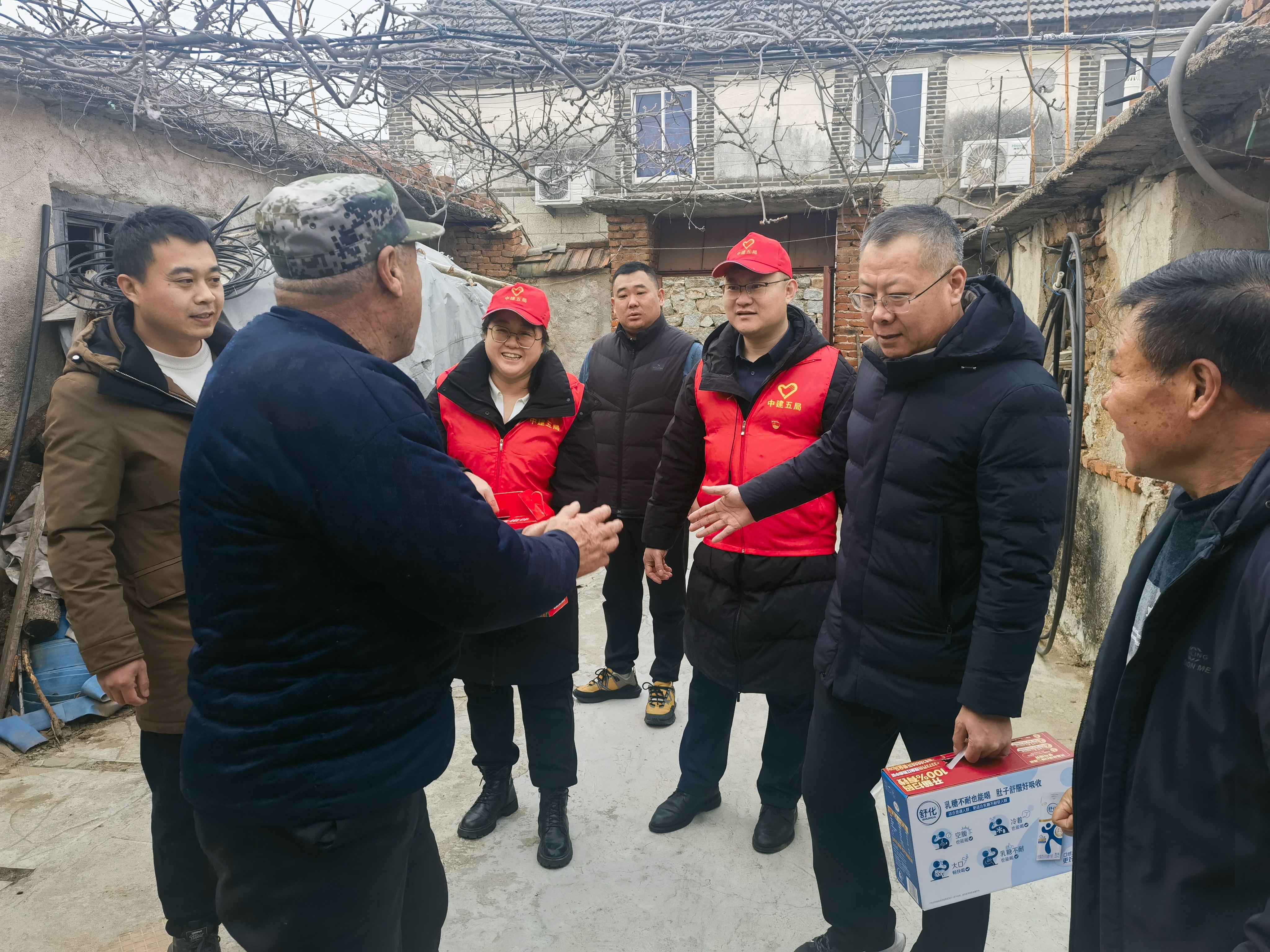 慰问照片(3).jpg 慰问照片(3).jpg