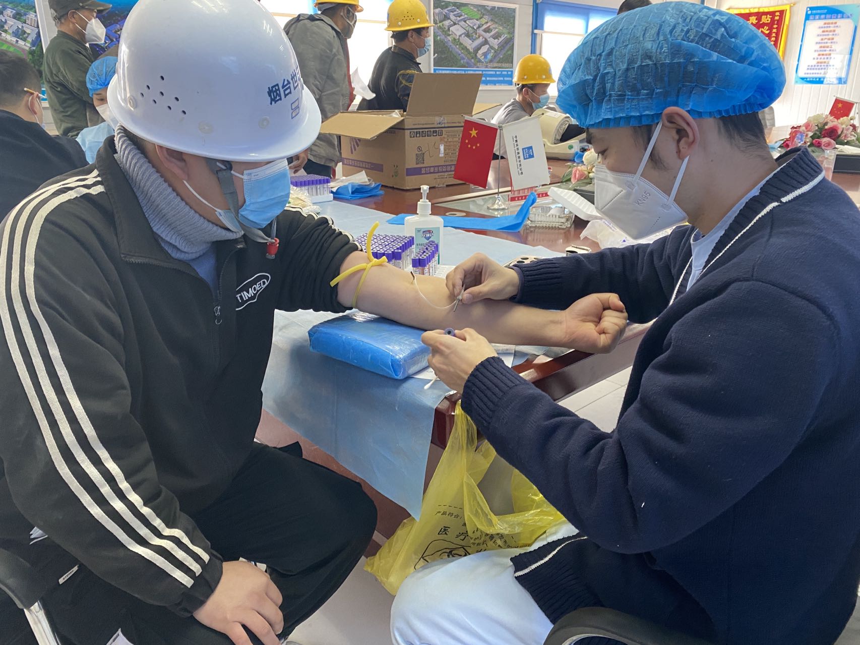 67山东公司青岛21世纪学校项目开启工人体检核酸检测一站式服务