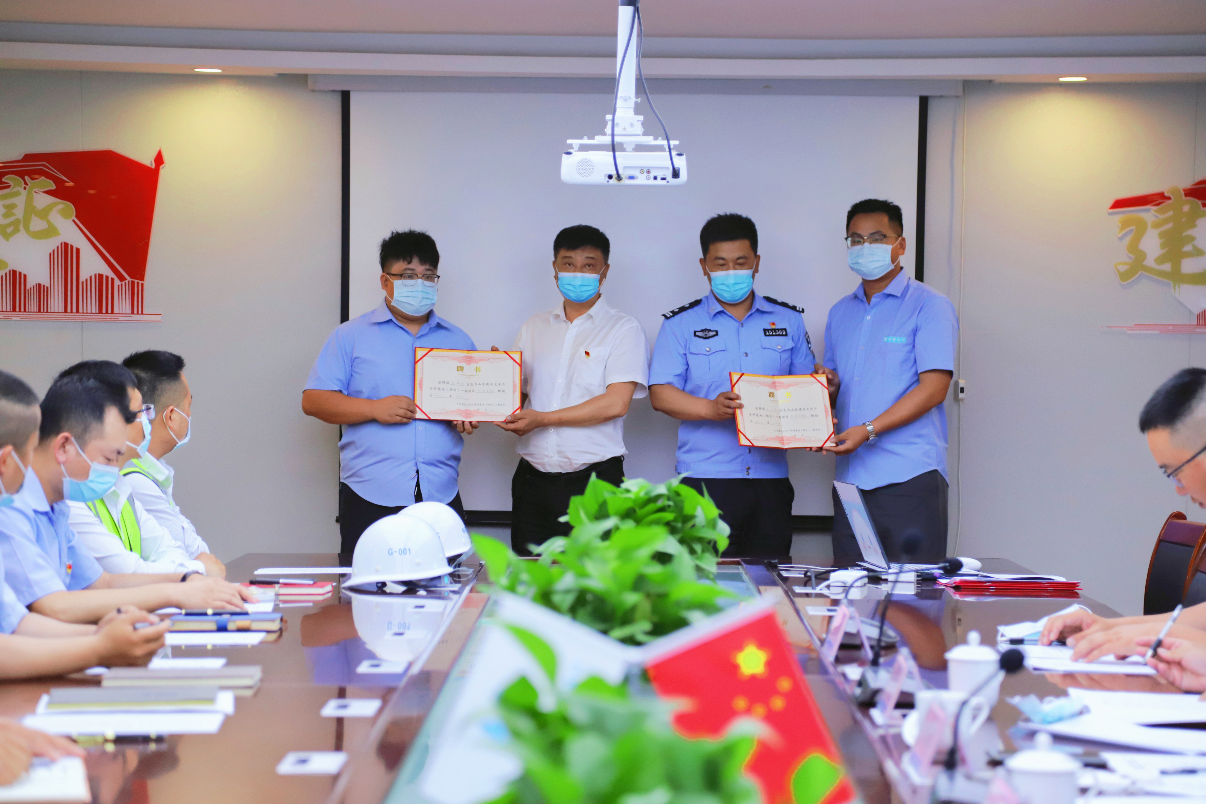 超英廉洁文化示范点启动——颁发聘书 (2).jpg