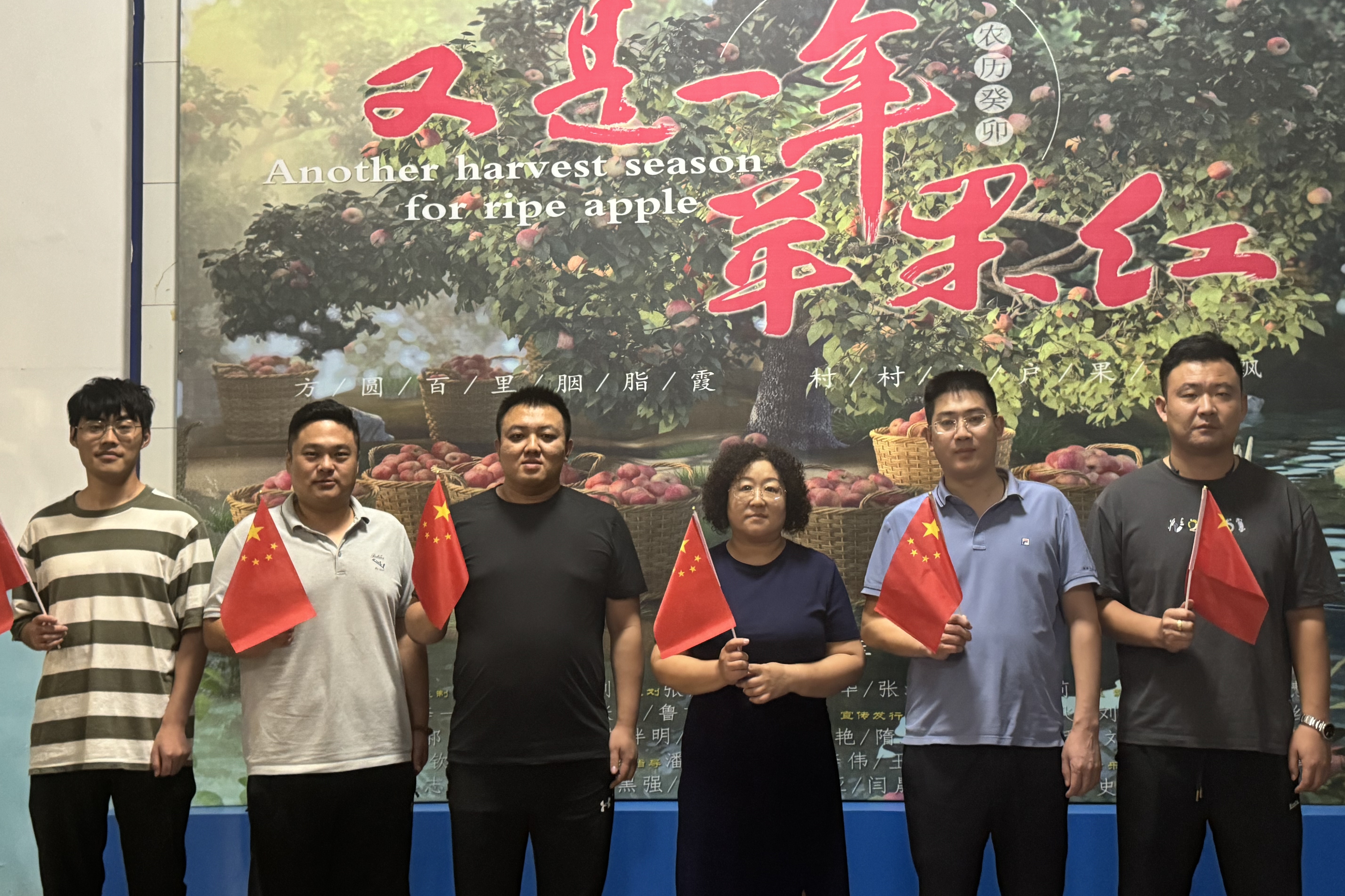 观影前合影.jpg