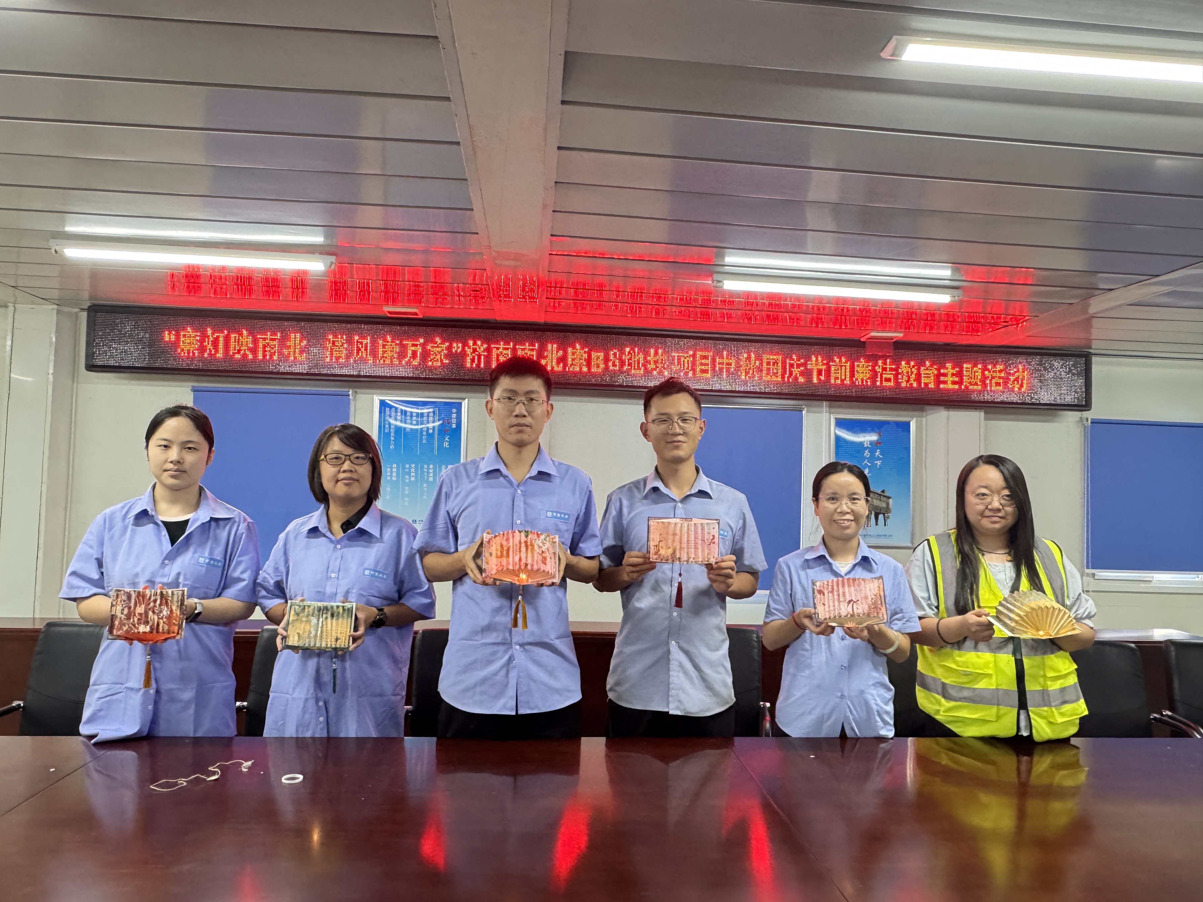 济南南北康B8地块项目员工手工制作廉洁花灯1.jpg