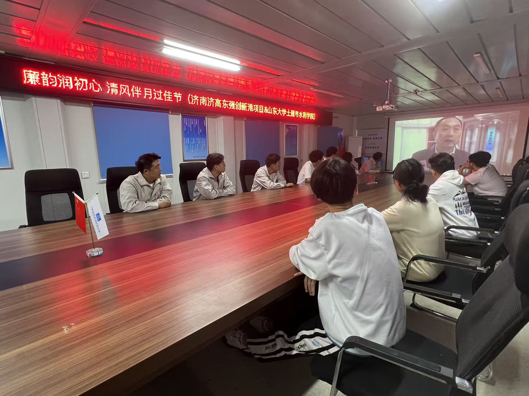 观看廉洁微视频“抉择”2.jpg