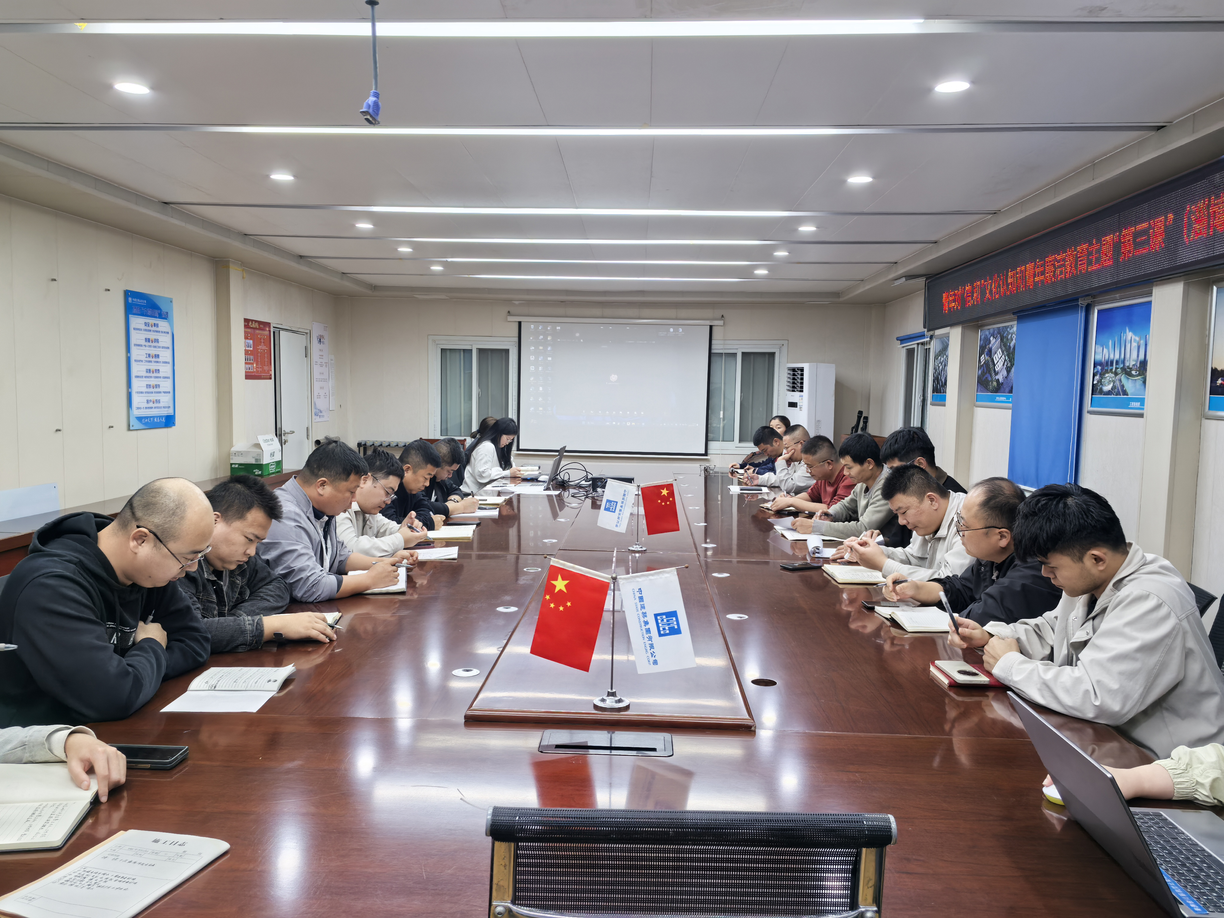 照片.jpg 照片.jpg