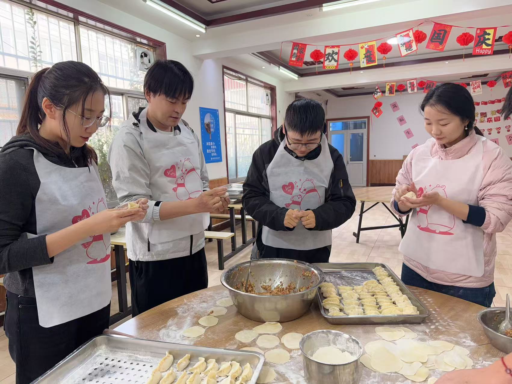 组织员工包水饺 (2).jpg