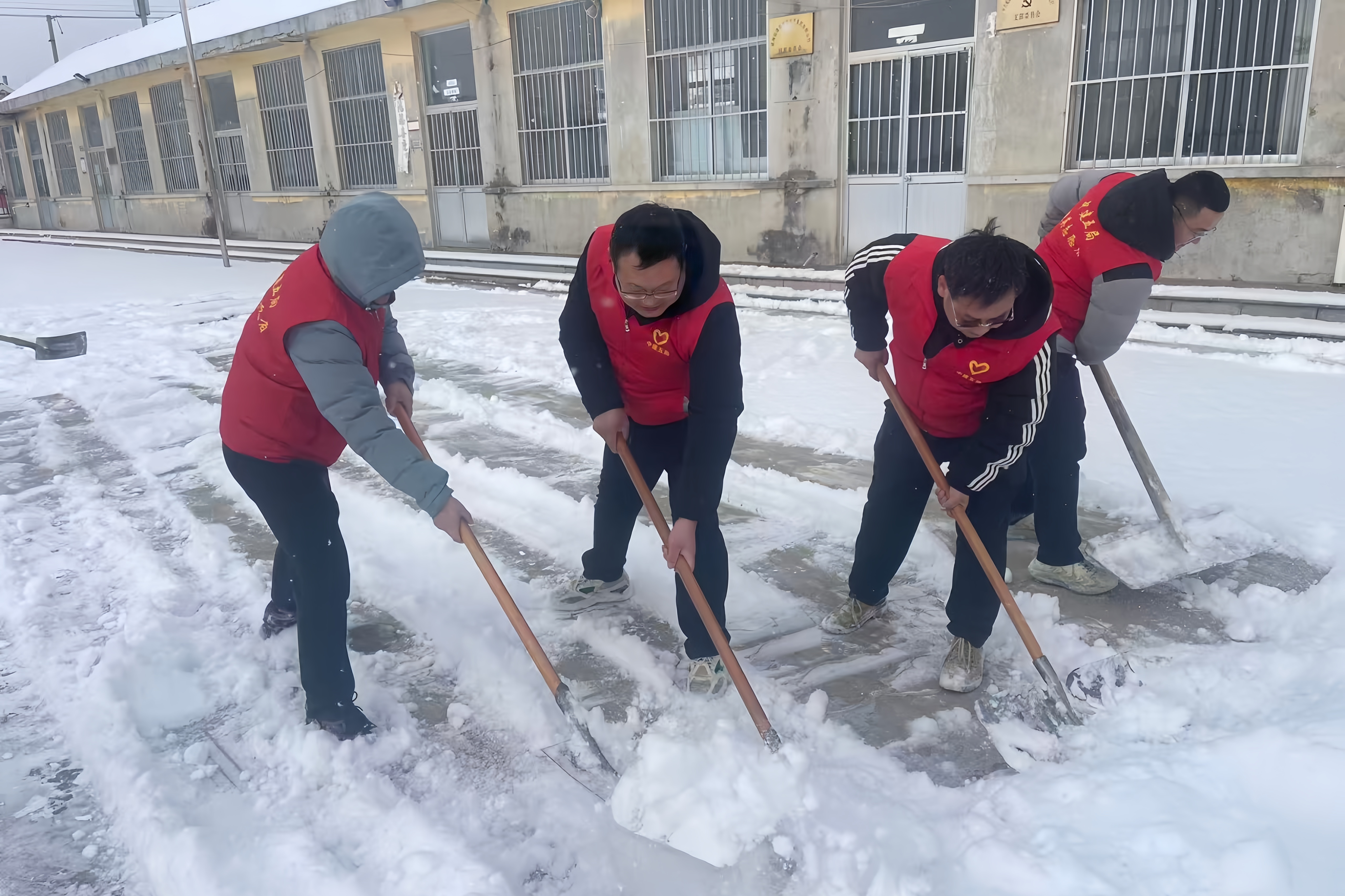 活动照片 (2).jpg 活动照片 (2).jpg