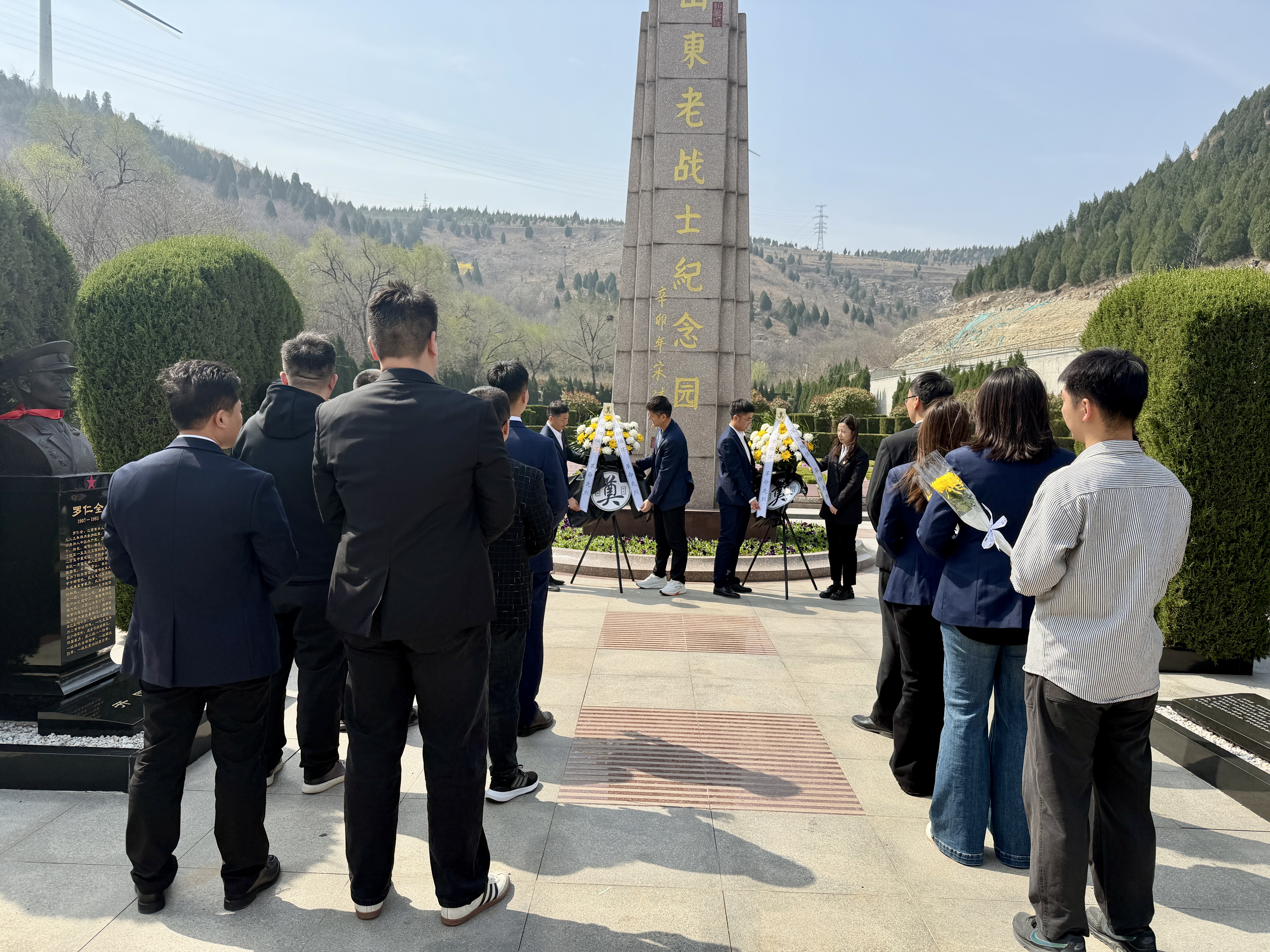 献花篮.jpg 献花篮.jpg