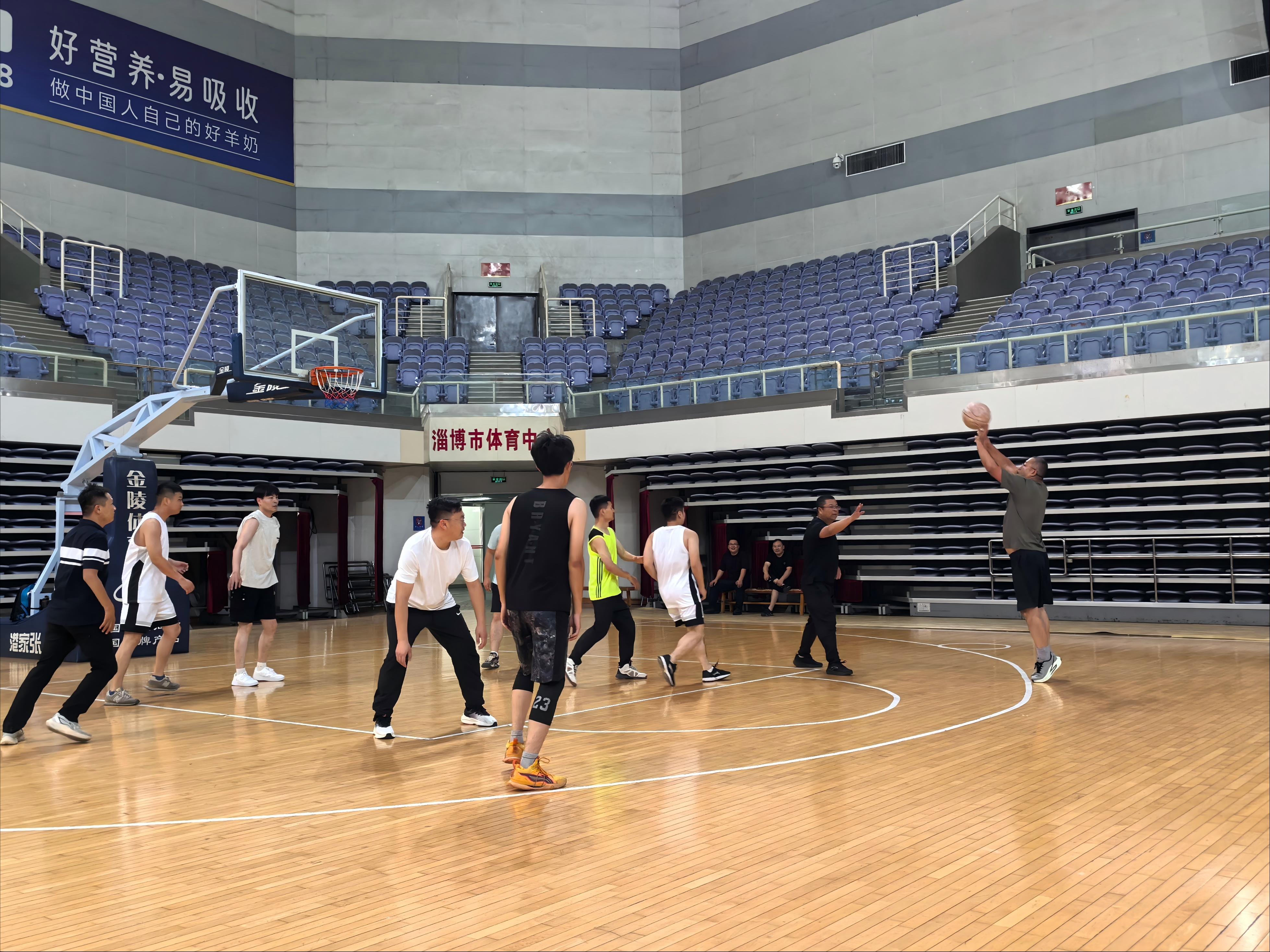 篮球友谊赛现场.jpg
